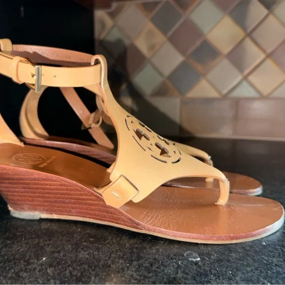 Tory Burch Zoey Tan Wedge Heel Sandals with Ankle Straps Size 7.5 - Picture 7 of 9